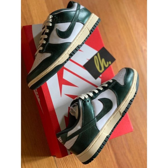 Size 7 w Nike Dunk Low "Vintage Green" - Picture 6 of 7
